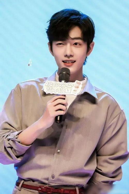 肖战为什么吃瓜不黑,吃瓜不忘初心，坚守艺人本分