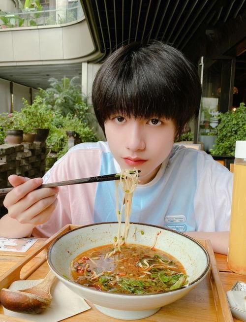 朱志鑫吃瓜爆料,揭秘娱乐圈幕后真相